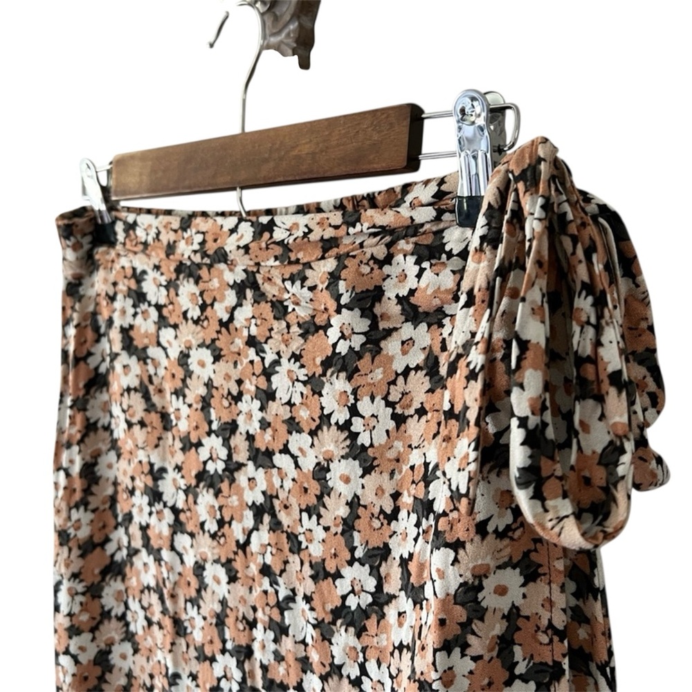 NWOT Urban Romantics Black Pink Floral Wrap Skirt Size Small - Picture 3 of 10